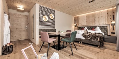 Familienhotel - Umgebungsschwerpunkt: Fluss - Tirol - Zimmer 49er Zirben - Mia Alpina Zillertal Family Retreat