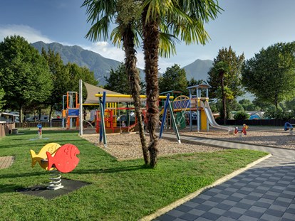 Familienhotel - Kinderbetreuung in Altersgruppen - Madesimo - Spielplatz - Campofelice Camping Village*****