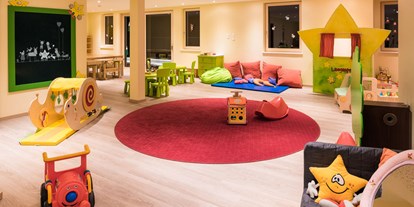 Familienhotel - Suiten mit extra Kinderzimmer - Serfaus - STAR.Club - Kinderbetreuung für alle Kinder ab dem 6. Lebenstag - Baby- & Kinderhotel Laurentius