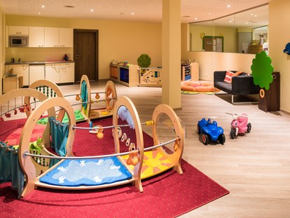 Familienhotel - Hallenbad - Kühtai - STAR.Club - Kinderbetreuung für alle Kinder ab dem 6. Lebenstag - Baby- & Kinderhotel Laurentius