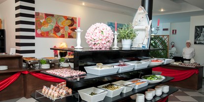 Familienhotel - Umgebungsschwerpunkt: Berg - Diano Marina (IM) - Abendessenbuffet mit Salaten, Haupt-und Nachspeisen - AI POZZI VILLAGE FAMILY & WELLNESS HOTEL****