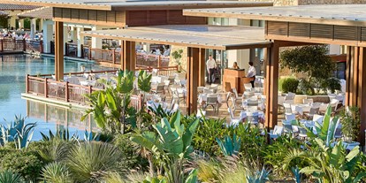Familienhotel - Antimachia-Kos - Essen an der Lagune im mediterranen Buffetrestaurant - Grecotel Kos Imperial