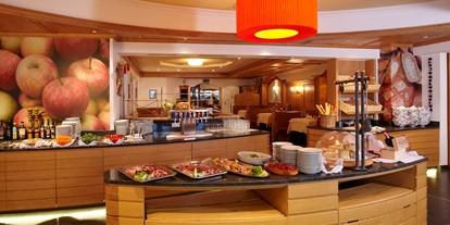 Familienhotel - Umgebungsschwerpunkt: Berg - Buffet Restaurant - Furgli Hotels