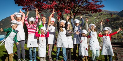 Familienhotel - Kinderbetreuung - Tiroler Unterland - Pizza und Brot Backen im Seetal Kinderclub - Alpin Family Resort Seetal
