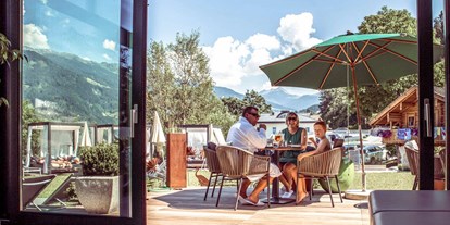 Familienhotel - Schwimmkurse im Hotel - Tiroler Unterland - Panormaterrasse - Alpin Family Resort Seetal