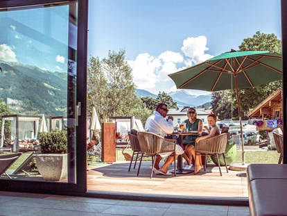 Familienhotel - bewirtschafteter Bauernhof - Panormaterrasse - Alpin Family Resort Seetal