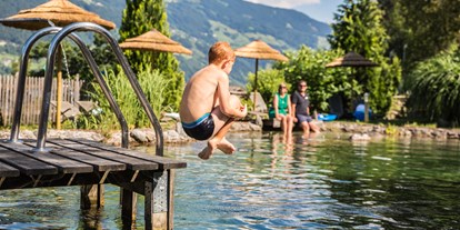 Familienhotel - Hunde: erlaubt - Tirol - Badeteich - ein Highlight im Sommer - Alpin Family Resort Seetal