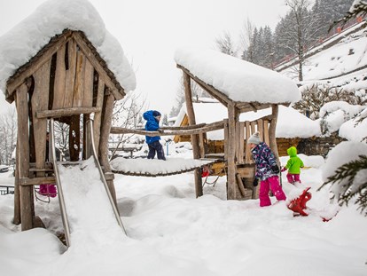 Familienhotel - Suiten mit extra Kinderzimmer - Krün - 20.000m² Abenteuerspielplatz - Alpin Family Resort Seetal