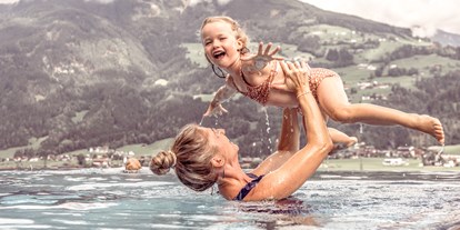 Familienhotel - Umgebungsschwerpunkt: Fluss - Tirol - Poolparty - Alpin Family Resort Seetal