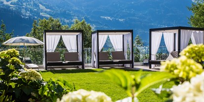 Familienhotel - Schwimmkurse im Hotel - Tiroler Unterland - Day Beds zum Familien kuscheln - Alpin Family Resort Seetal