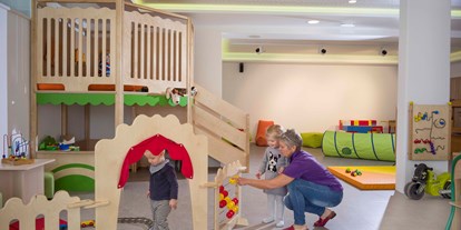 Familienhotel - Hunde: erlaubt - 400m² Kinderclub mit noch mehr Betreuungszeiten - Alpin Family Resort Seetal