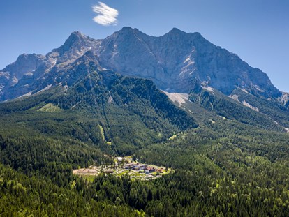 Familienhotel - Pools: Außenpool beheizt - Garmisch-Partenkirchen - Panoramalage am Fuße der Zugspitze - Zugspitz Resort 4*S
