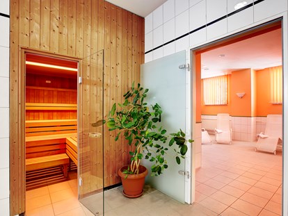 Familienhotel - Garten - Wohlfühlbereich mit Saunen und Kosmetik- sowie Massageangeboten - AHORN Hotel Am Fichtelberg