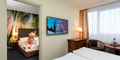 Familienhotel - Teenager-Programm - Erzgebirge - Familienzimmer mit Durchgangstür - AHORN Hotel Am Fichtelberg