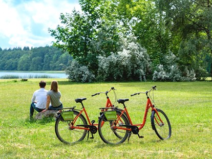 Familienhotel - Garten - Fahrradfahren am Lübbesee - AHORN Seehotel Templin