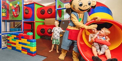 Familienhotel - Umgebungsschwerpunkt: Strand - YOKI AHORN Kinderspielwelt innen - AHORN Seehotel Templin
