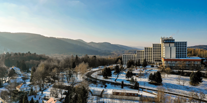 Familienhotel - Umgebungsschwerpunkt: Berg - Deutschland - Außenansicht Winter - AHORN Berghotel Friedrichroda