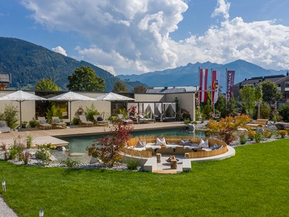 Familienhotel - Pools: Schwimmteich - Österreich - Garten - Familien- und Sportresort Alpenblick