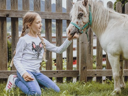 Familienhotel - Teenager-Programm - Salzburg - Sportresort Alpenblick Kinderspass Pony - Familien- und Sportresort Alpenblick