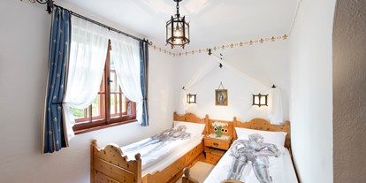 Familienhotel - Babyphone - Tauplitz - Schloss Thannegg Kinderzimmer - Schloss Thannegg Ferienwohnung und Zimmer