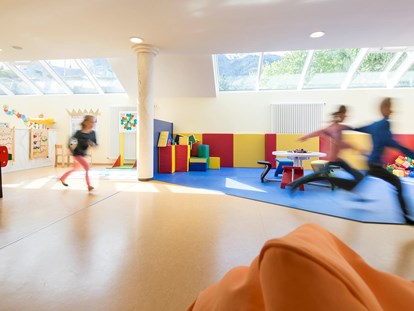 Familienhotel - Kinderbetreuung in Altersgruppen - Marling - Kinderclub König Pipo - Familien-Wellness Residence Tyrol