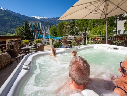 Familienhotel - Wasserrutsche - Südtirol - Whirlpool Lounge - Familien-Wellness Residence Tyrol