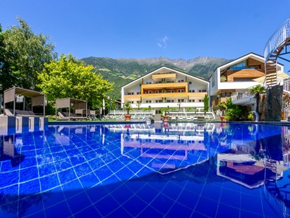 Familienhotel - Schwimmkurse im Hotel - Rabland/Partschins - Hausfoto - Familien-Wellness Residence Tyrol