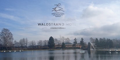 Familienhotel - Umgebungsschwerpunkt: See - Oberlausitz - Das Waldstrand-Hotel im Herbst - Waldstrand-Hotel Großschönau