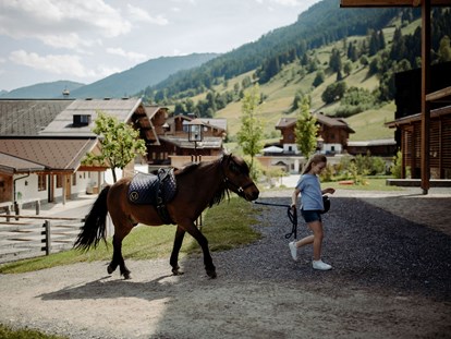 Familienhotel - Ausritte mit Pferden - Gosau - Familien Natur Resort Moar Gut*****