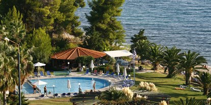 Familienhotel - Pools: Außenpool nicht beheizt - Griechenland - Hotelpool am Meer - Hotel Lily Ann Beach
