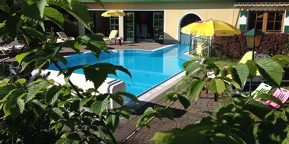 Familienhotel - Skikurs direkt beim Hotel - Gröbming - beheiztes Freischwimmbad im Familienhotel Sommerhof - Familienhotel Sommerhof