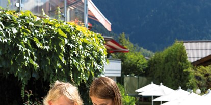 Familienhotel - Suiten mit extra Kinderzimmer - Salzburg - Gartenanlage - Hotel Zinnkrügl, Wellness-Gourmet & Relax Hotel
