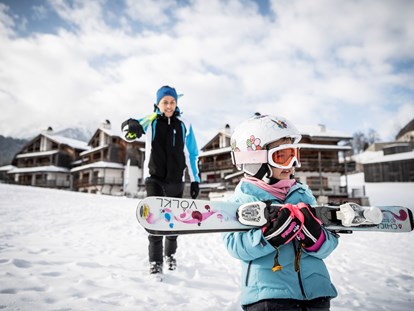 Familienhotel - Skikurs direkt beim Hotel - Trentino-Südtirol - Post Alpina - Family Mountain Chalets
