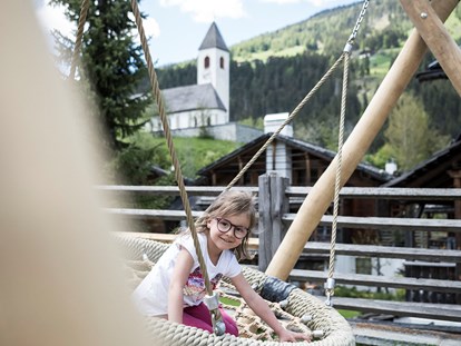 Familienhotel - Spielplatz - Südtirol - Post Alpina - Family Mountain Chalets