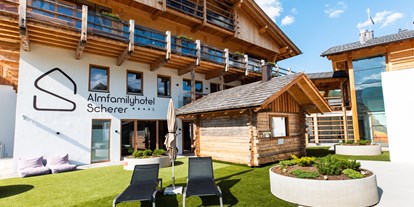 Familienhotel - Ausritte mit Pferden - Tirol - Außenaufnahme - Almfamilyhotel Scherer****s - Familotel Osttirol