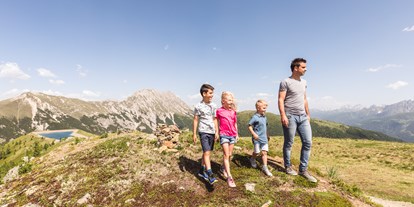 Familienhotel - Umgebungsschwerpunkt: Berg - Familienwanderung - Almfamilyhotel Scherer****s - Familotel Osttirol