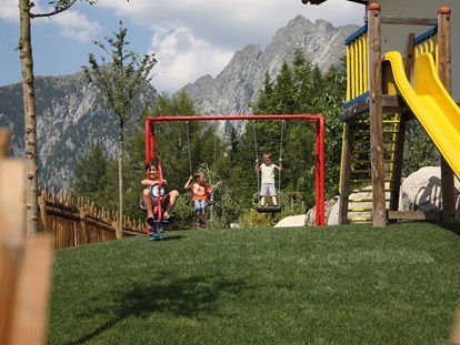 Familienhotel - Pools: Außenpool beheizt - Obereggen (Trentino-Südtirol) - Kinderspielplatz - Wohlfühlhotel Falzeben