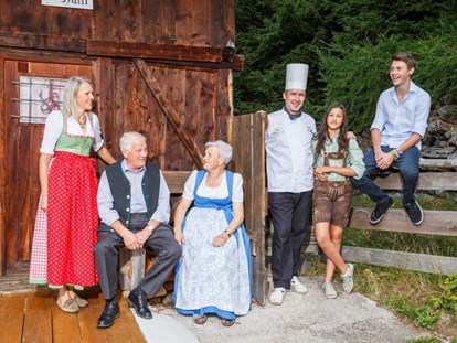 Familienhotel - Wasserrutsche - Südtirol - Gastgeberfamilie  - Wohlfühlhotel Falzeben