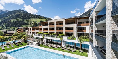 Familienhotel - Klassifizierung: 4 Sterne S - Naturns bei Meran - 25m Schwimmerbecken - Stroblhof Active Family Spa Resort