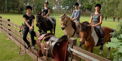 Familienhotel - Ausritte mit Pferden - Mecklenburg-Vorpommern - Ausritte in die Umgebung - Ferienpark Heidenholz