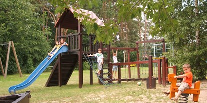 Familienhotel - Sauna - Vorpommern - Spielplatz mit Seilbahn, Tischtennis, Minigolf, Großschach, Außenkegelbahn, Beachvolleyballfeld, Sandkiste - Aparthotel Am See