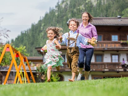 Familienhotel - Hunde: erlaubt - Oberndorf in Tirol - Familie am Mühlpointhof - Familien und Vitalhotel Mühlpointhof ***S