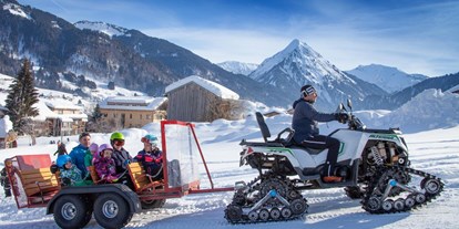 Familienhotel - Teenager-Programm - Vorarlberg - Tschu Tschu Postexpress bringt die Kinder in die Skischule - ****Alpen Hotel Post