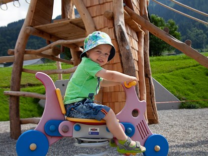 Familienhotel - Kinderwagenverleih - Vorarlberg - Abenteuerspielplatz - ****Alpen Hotel Post