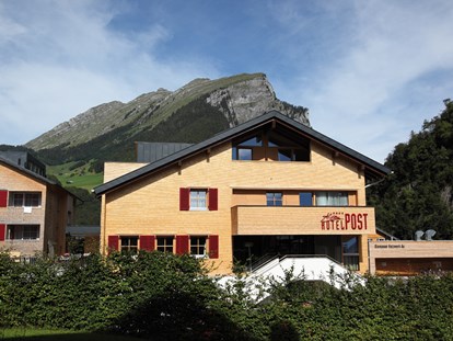 Familienhotel - Babysitterservice - Hirschegg (Mittelberg) - Außeansicht - ****Alpen Hotel Post