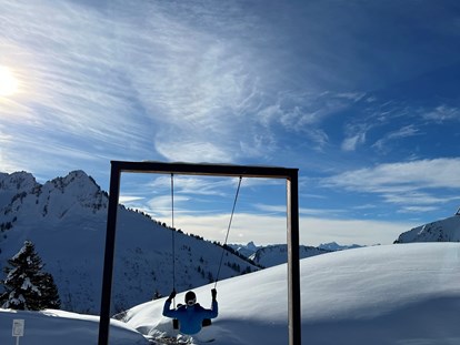 Familienhotel - Ladestation Elektroauto - Oberstaufen - geführte Winterwanderung mit Chefin Nicole - ****Alpen Hotel Post
