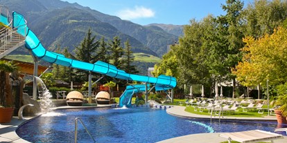 Familienhotel - Babysitterservice - Naturns bei Meran - Outdoor-Erlebnisbad mit Riesenrutsche - Familien - und Wellnesshotel Prokulus