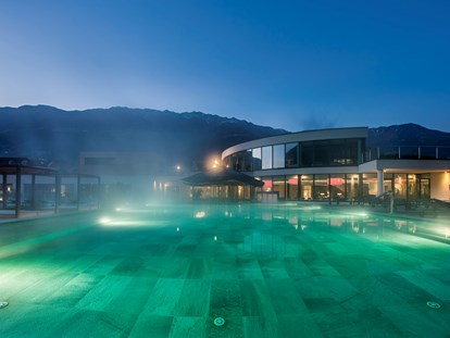 Familienhotel - Schwimmkurse im Hotel - St. Walburg im Ultental - Beheizter Outdoor-Pool - Familien - und Wellnesshotel Prokulus