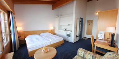 Familienhotel - Kinderbetreuung - Engadin - Einzimmerappartement Superior im Aparthotel Muchetta, Davos Wiesen, Schweiz - Aparthotel Muchetta