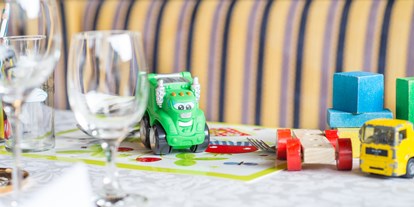 Familienhotel - Suiten mit extra Kinderzimmer - Fulpmes - Kindermenüs werden angeboten - Hotel Auenhof